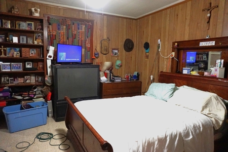 Walking distance to downtown Marfa! 3BR 2Bath 2474 Sqft Home - image 11