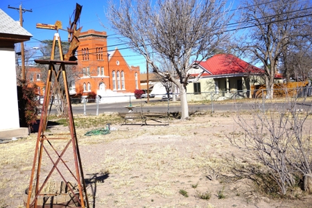 Walking distance to downtown Marfa! 3BR 2Bath 2474 Sqft Home - image 4
