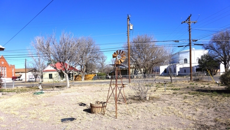 Walking distance to downtown Marfa! 3BR 2Bath 2474 Sqft Home - image 5
