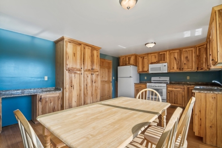 Home And Live Water Bordering National Forest Doniphan, Mo - image 16