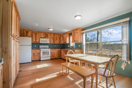 Home And Live Water Bordering National Forest Doniphan, Mo - image 14