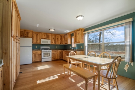 Home And Live Water Bordering National Forest Doniphan, Mo - image 15