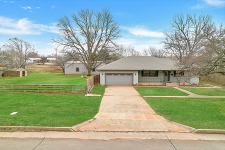 Home For Sale In Sayre, Oklahoma - image 29