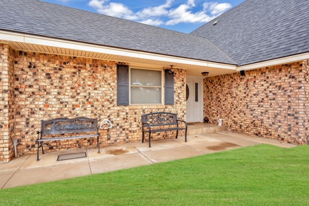 Home For Sale In Sayre, Oklahoma - image 9