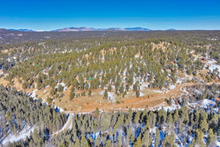 Secluded Colorado Property with Beautiful Mountain Views - image 12