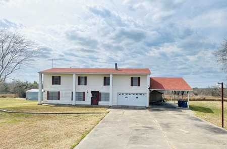 Large Home in Beeville, Texas - image 1