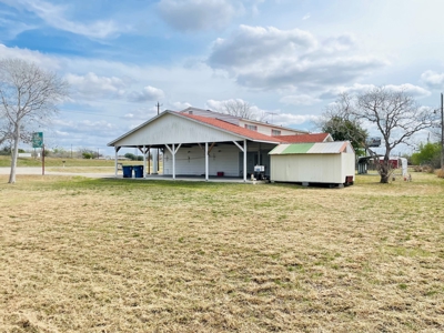 Large Home in Beeville, Texas - image 6