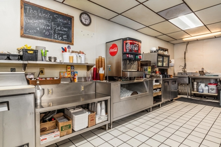 Commercial Restaurant For Sale on Hard Corner in Paris TX - image 13