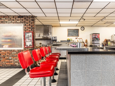 Commercial Restaurant For Sale on Hard Corner in Paris TX - image 8