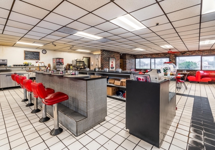 Commercial Restaurant For Sale on Hard Corner in Paris TX - image 9