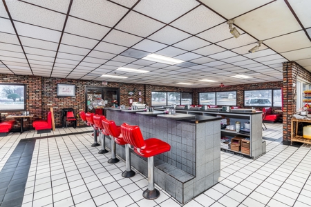 Commercial Restaurant For Sale on Hard Corner in Paris TX - image 11
