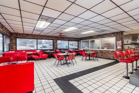Commercial Restaurant For Sale on Hard Corner in Paris TX - image 7