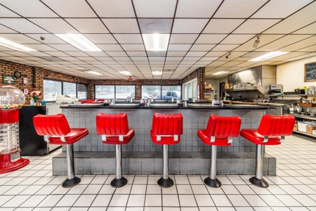 Commercial Restaurant For Sale on Hard Corner in Paris TX - image 18