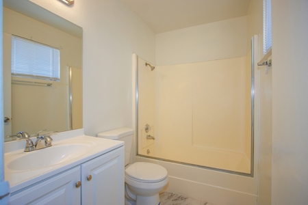 Updated 3 Bedroom, 2 Bathroom House in Phoenix, AZ For Sale! - image 15