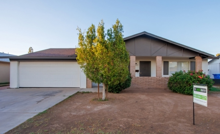 Updated 3 Bedroom, 2 Bathroom House in Phoenix, AZ For Sale! - image 2