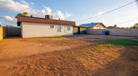 Updated 3 Bedroom, 2 Bathroom House in Phoenix, AZ For Sale! - image 25