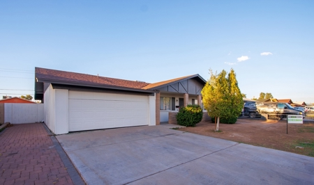 Updated 3 Bedroom, 2 Bathroom House in Phoenix, AZ For Sale! - image 1