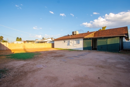 Updated 3 Bedroom, 2 Bathroom House in Phoenix, AZ For Sale! - image 24