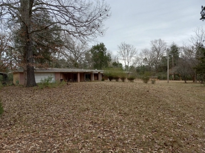 LARGE COUNTRY HOME on 27.10 ACRES FOR SALE in Antlers, OK - image 6