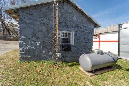 COMMERCIAL Carwash/AirBnB Property in Mammoth Spring AR! - image 10