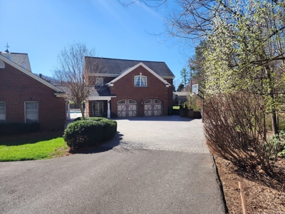 NC Homes w/ Pool/ Homes for sale near Oakwoods Country Club - image 2