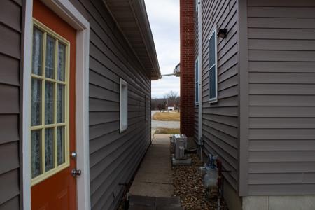 Cozy, Uniquely Renovated Country Home Northeast MO with Pond - image 8