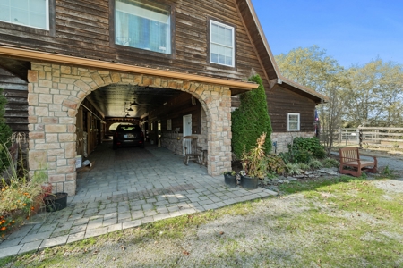 Unique Barndominium with 34 acres/near River/Horse property - image 3