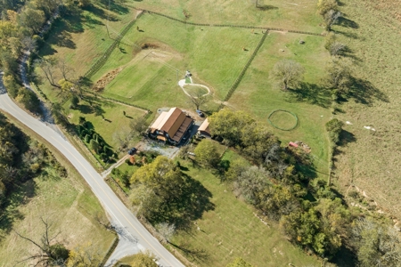 Unique Barndominium with 34 acres/near River/Horse property - image 8