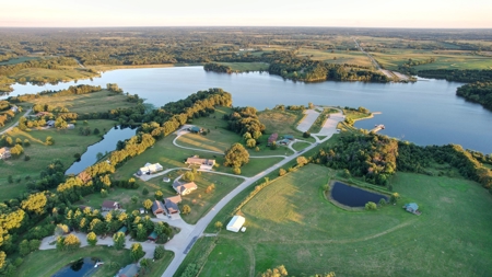 Van Buren County Iowa Lake Shore Hideout - image 8
