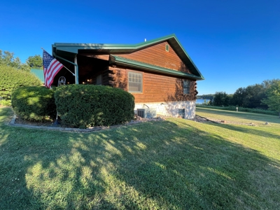 Van Buren County Iowa Lake Shore Hideout - image 15