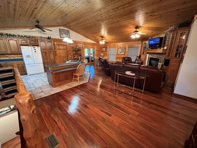 Van Buren County Iowa Lake Shore Hideout - image 32