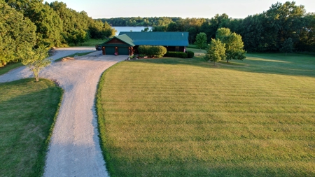 Van Buren County Iowa Lake Shore Hideout - image 2