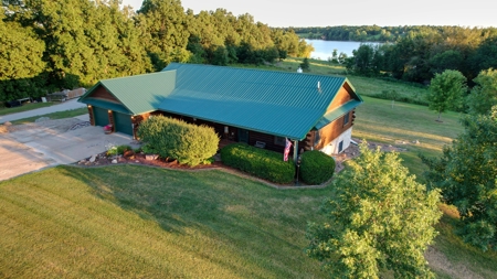 Van Buren County Iowa Lake Shore Hideout - image 3