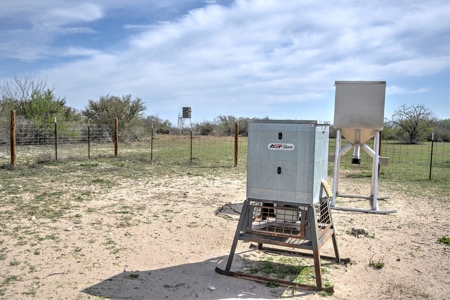 200 High Fenced Acres in Jim Wells County TX - image 15