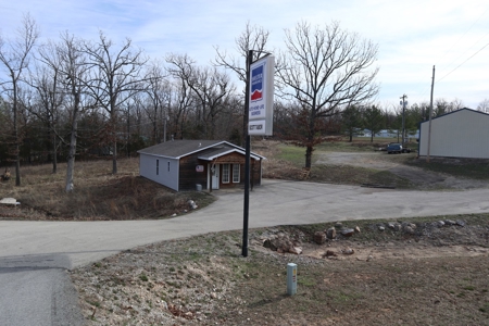 Commercial Building And Lot With Us Hwy. Frontage For Sale - image 7