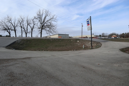 Commercial Building And Lot With Us Hwy. Frontage For Sale - image 3
