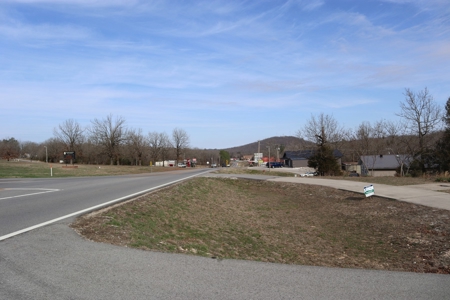 Commercial Building And Lot With Us Hwy. Frontage For Sale - image 8