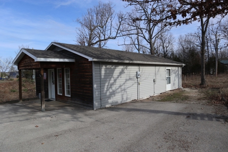 Commercial Building And Lot With Us Hwy. Frontage For Sale - image 4