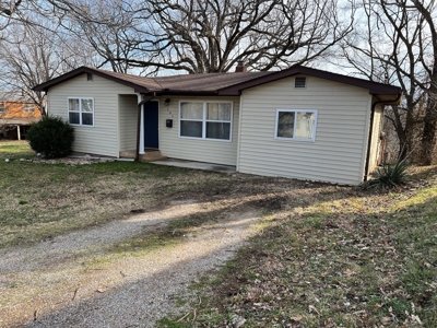 Home in Town in Thayer Missouri - image 2