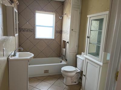 Home in Town in Thayer Missouri - image 6