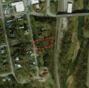 Home in Town in Thayer Missouri - image 12