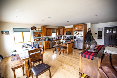 Premium Lake Front World Class Hunting Farm - image 45