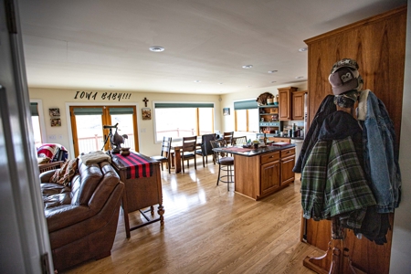 Premium Lake Front World Class Hunting Farm - image 44