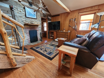 Beautiful Country Cabin Home - image 12