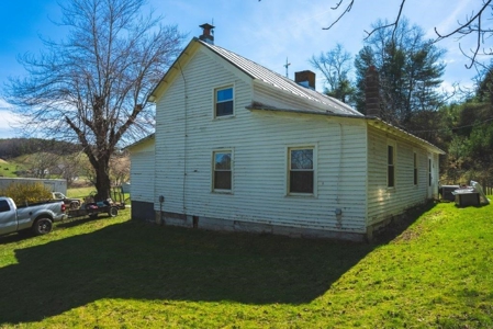 Historic Farmhouse with River Frontage in Floyd VA! - image 8