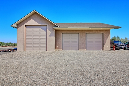 Custom Western Country Home on Acreage with Shop Buildings - image 8