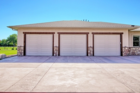 Custom Western Country Home on Acreage with Shop Buildings - image 3