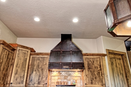 Custom Built Rancher on 16 Acres - image 18