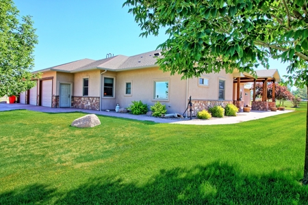 Custom Built Rancher on 16 Acres - image 3