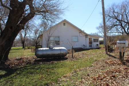 39 Acre Farmstead with House in Vernon County, MO - image 5